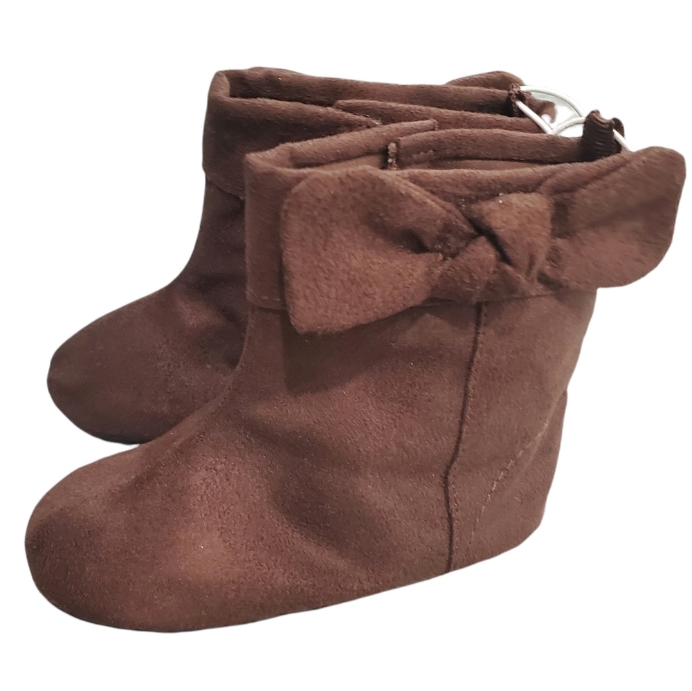 GAP Bow Suede Velcro Bootie Size 6 NWOT